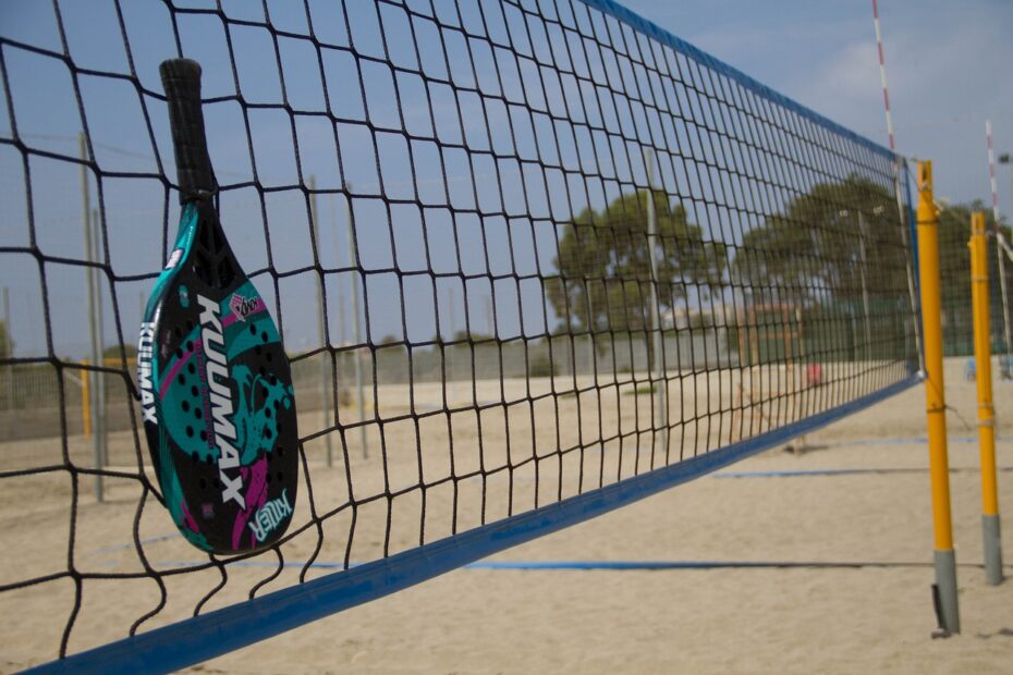 como jogar beach tennis